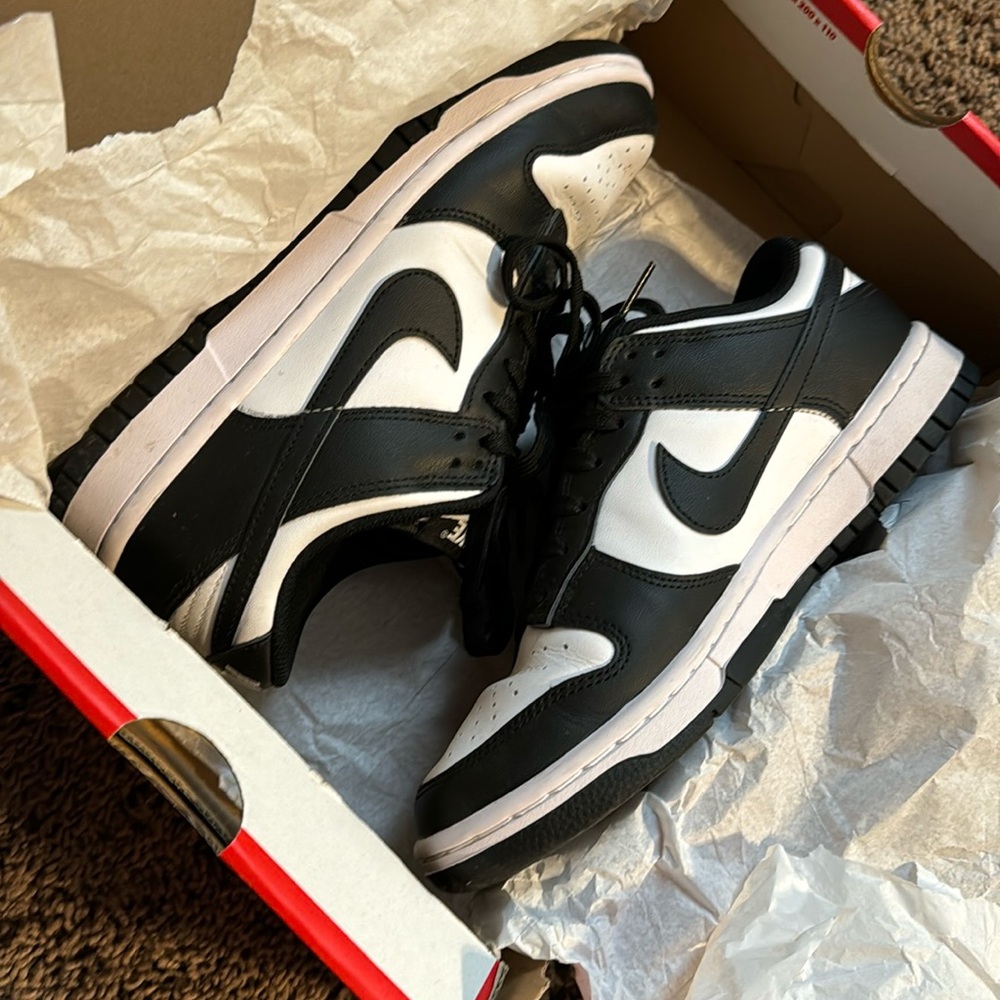 Like New! Size 7.5 Women’s Nike Dunk Low White/Black / Nike Pandas